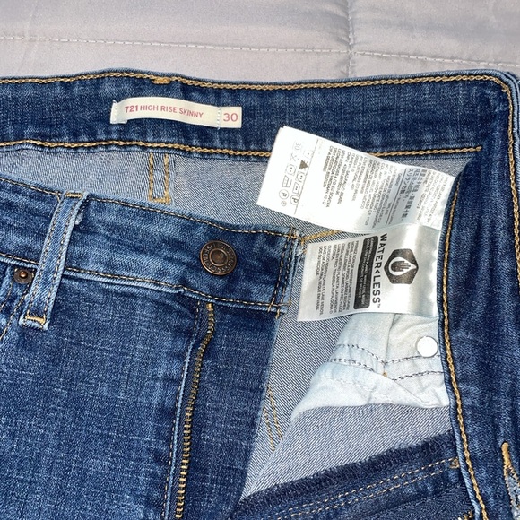 Levi’s 721 High Rise Skinny - Picture 2 of 7
